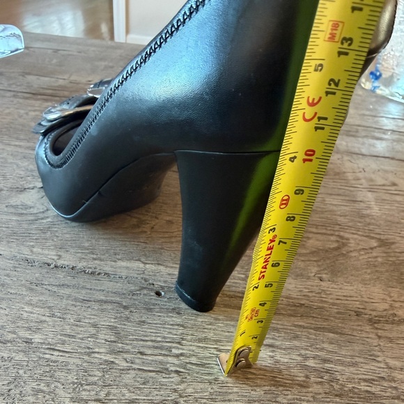 Prada Black Leather Buckle Heels – Vintage 2008 - EU 41 / US 10, 10.5 - Picture 8 of 13